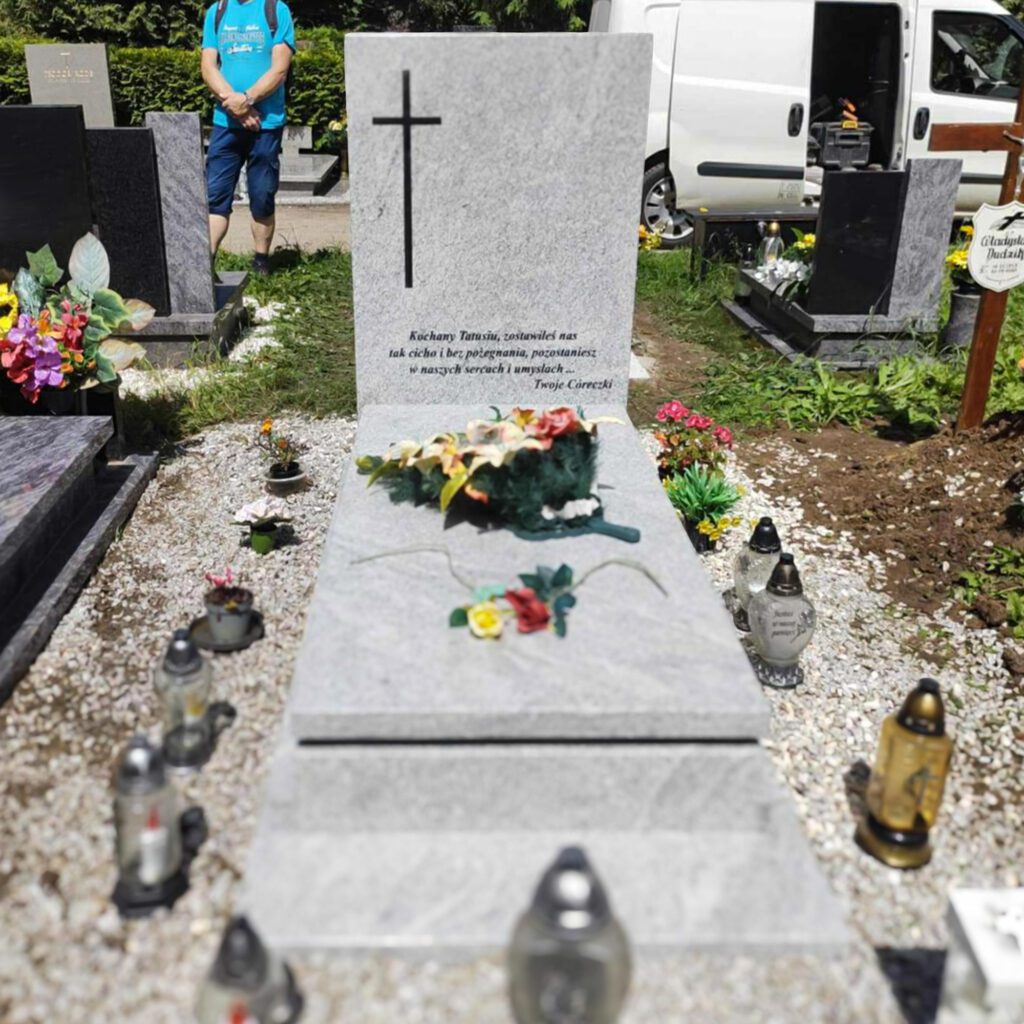 Nagrobek pojedynczy z Wiscount White, realizacja na cmentarzu Osobowickim we Wrocławiu 