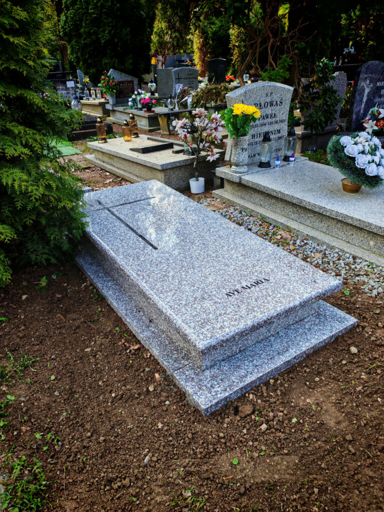 tani sarkofag nagrobek granitowy